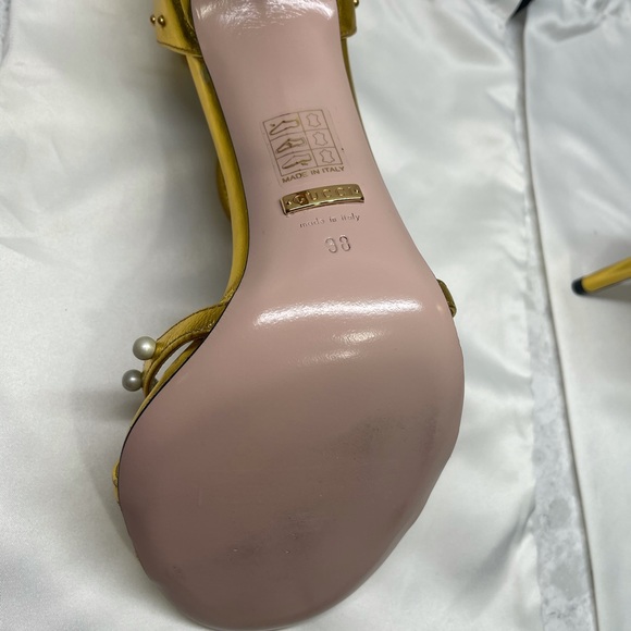 Authentic Gucci Gold sandal size 38/ US 8 - Picture 3 of 3